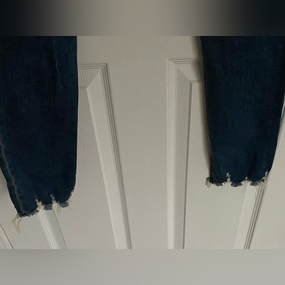Abercrombie and Fitch High Rise Ankle Jean. Size 26 (2), Long. - Picture 4 of 4